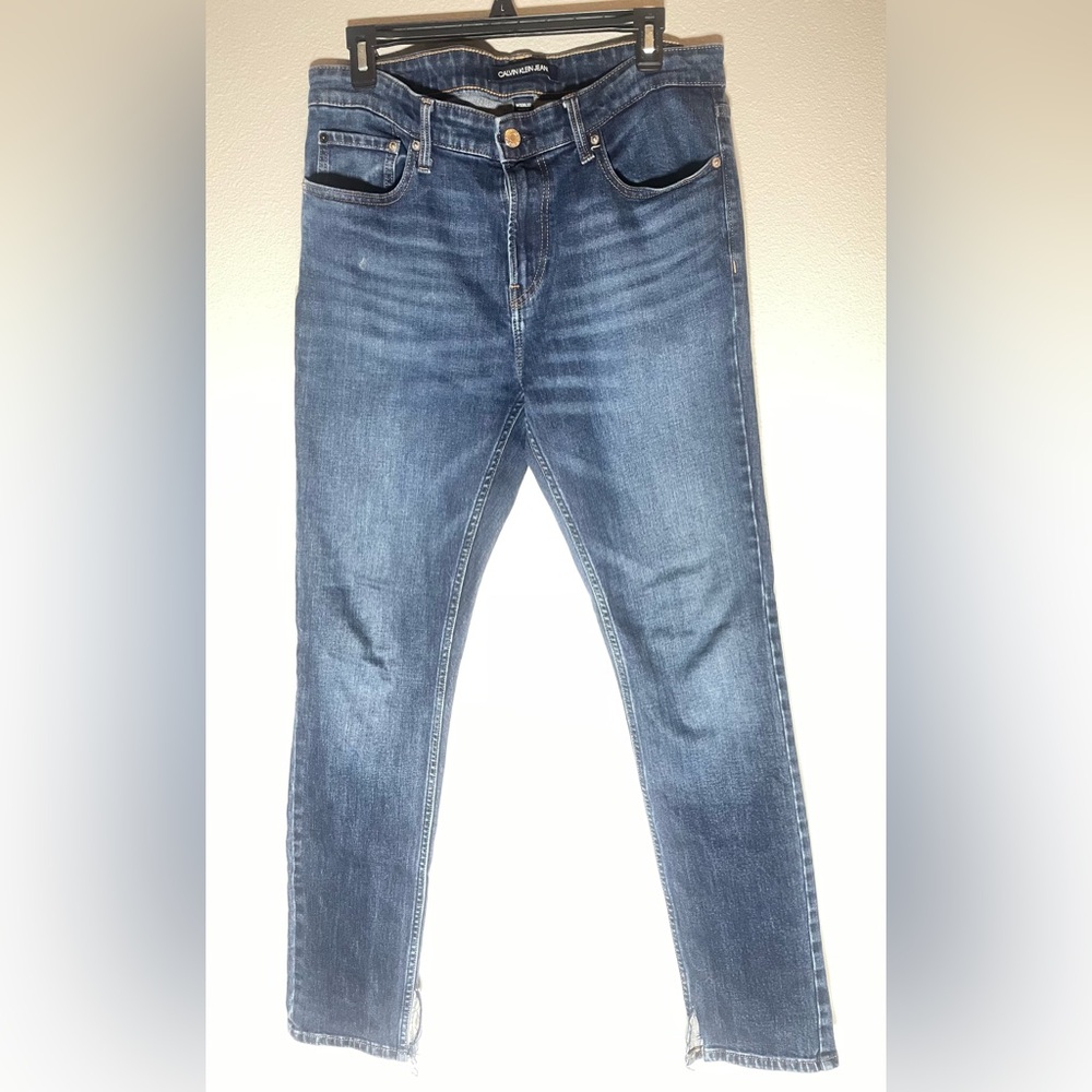 Calvin Klein straight leg blue jeans.  Size 33x32